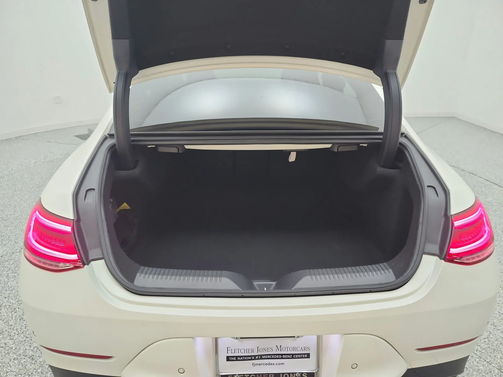 Used 2022 designo Manufaktur Cashmere White Magno Mercedes-Benz CLS 450 4MATIC® Coupe image 18