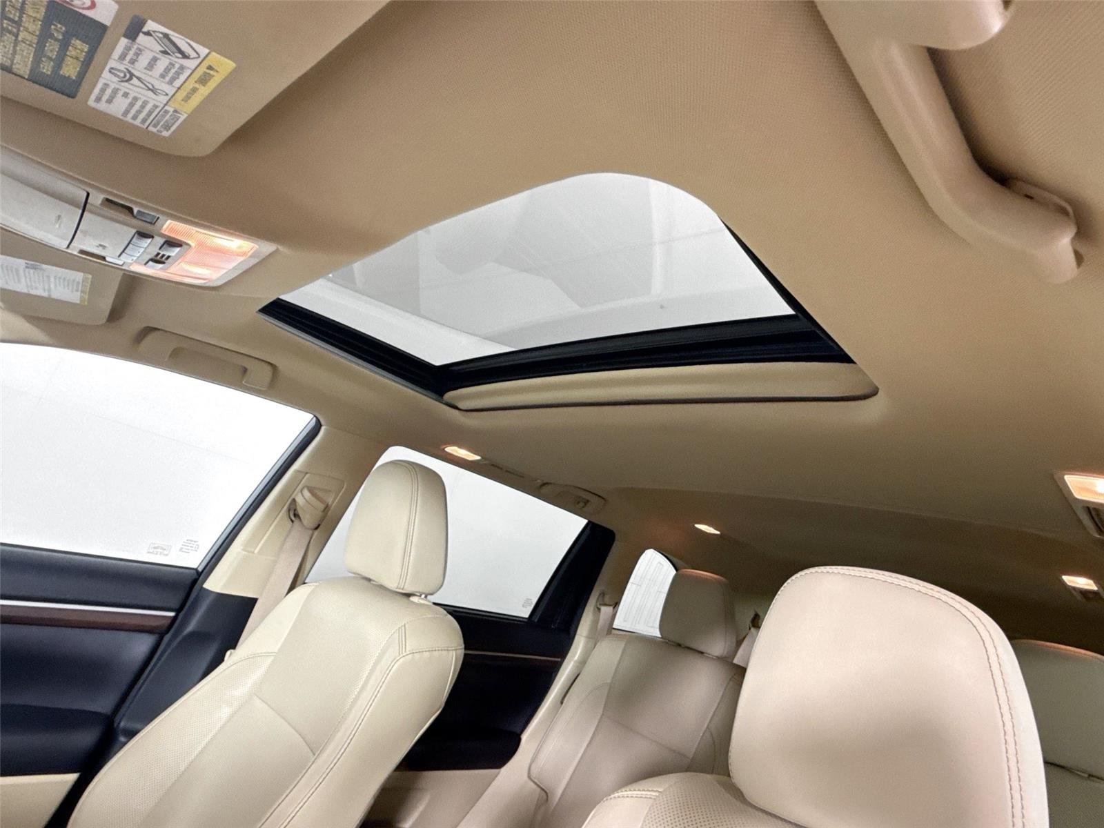Used 2016 Blizzard Pearl Toyota Limited image 6