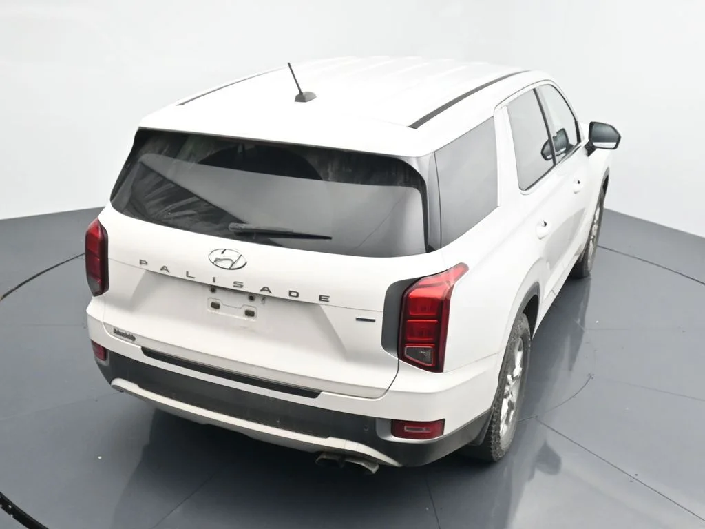 Used 2021 White Hyundai SE image 14