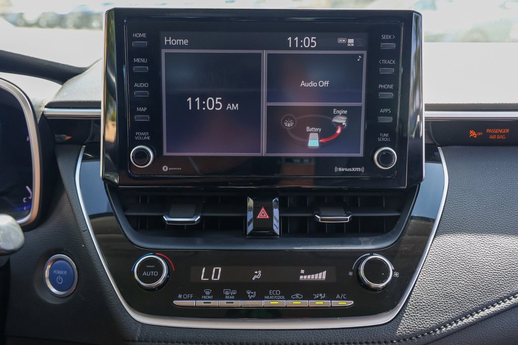 Used 2022  Toyota LE image 29