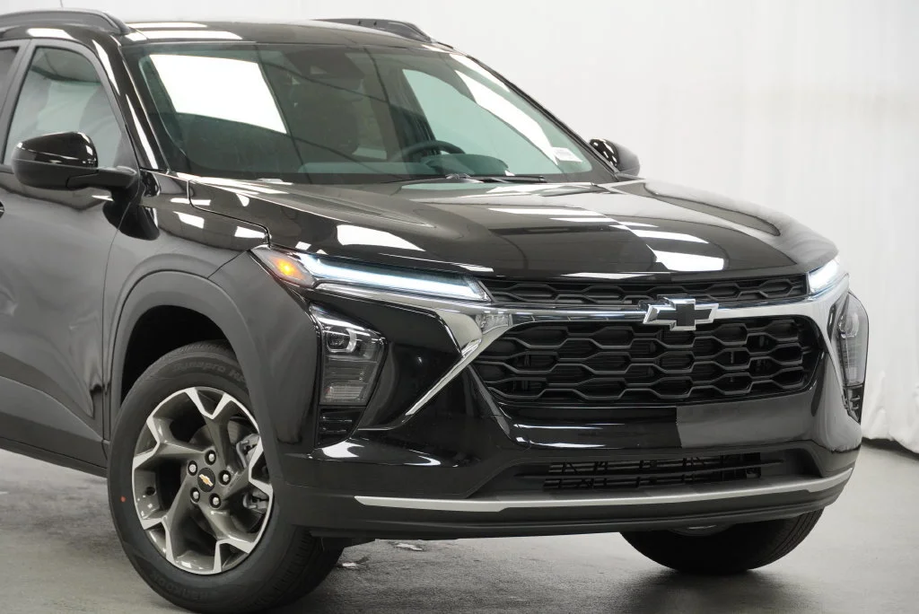 New 2026 Mosaic Black Metallic Chevrolet LT image 9