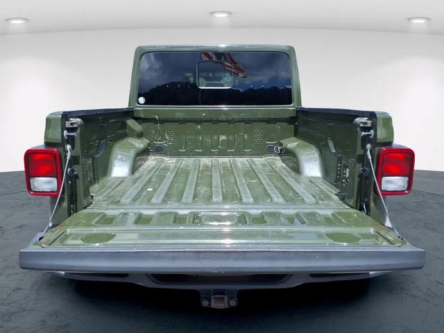 Used 2022 Green Jeep Overland image 11