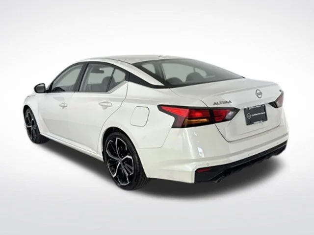 Used 2024 White Nissan 2.5 SR image 9