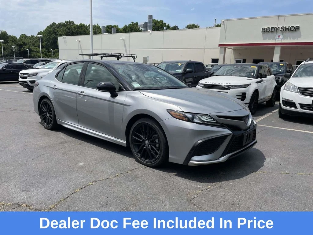 2023 Toyota Camry XSE Hybrid's photo