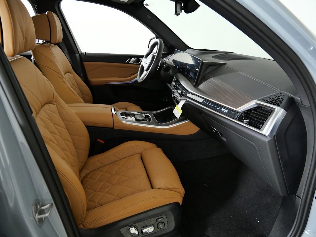 Used 2026 Brooklyn Grey Metallic BMW xDrive50e image 21
