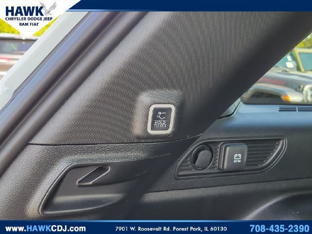 Used 2025 White Jeep Laredo image 27