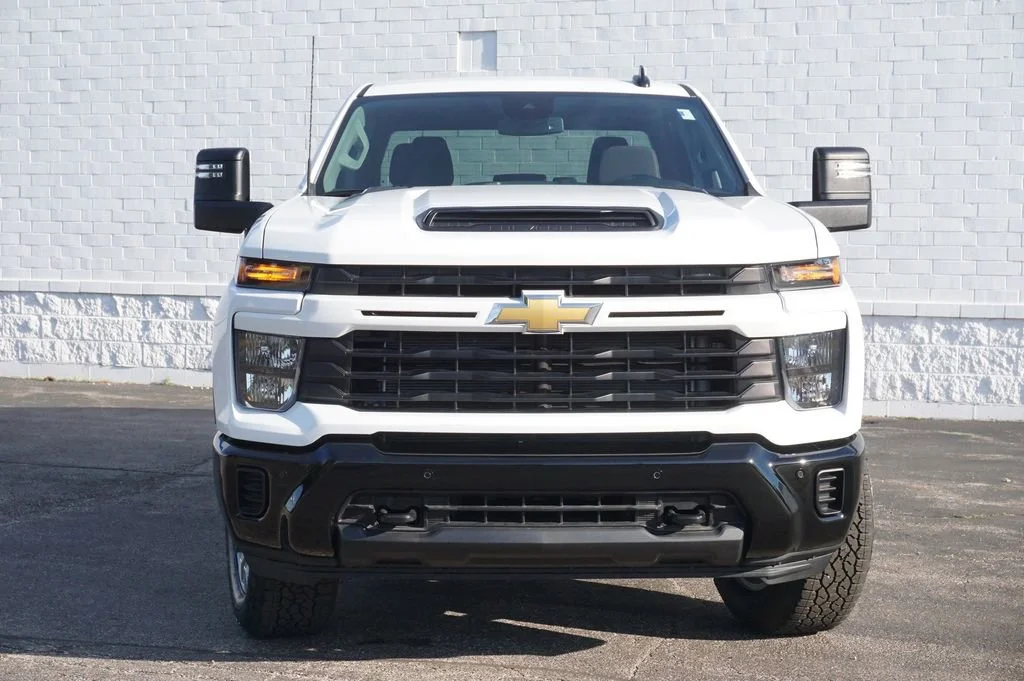 New 2026 Summit White Chevrolet Custom image 5