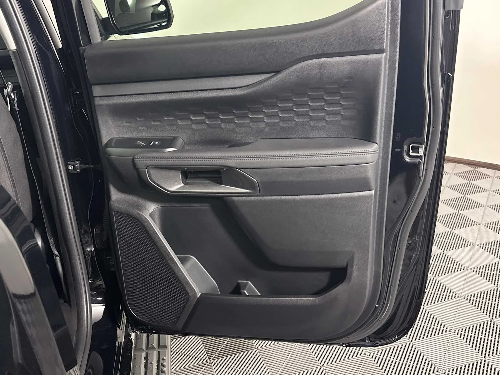 New 2025 Shadow Black Ford XLT image 21