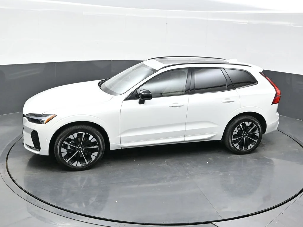 New 2026 Crystal White Volvo Plus image 26