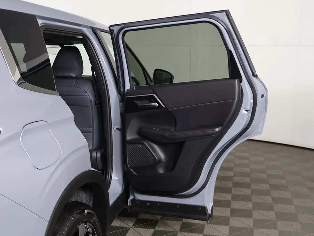 New 2026 Gray Mitsubishi SE 1.5T 2WD image 24