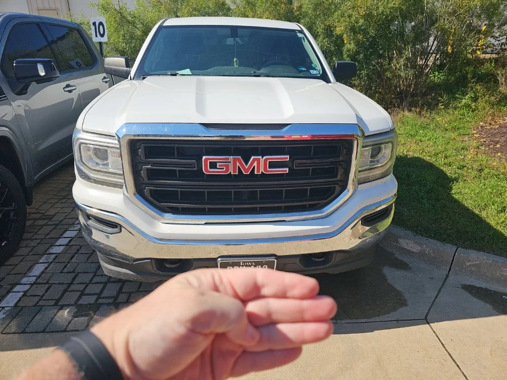 Used 2018 White GMC Base image 2
