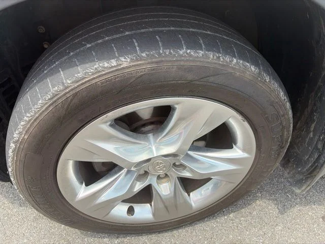 Used 2015 Silver Toyota Limited Platinum V6 image 15