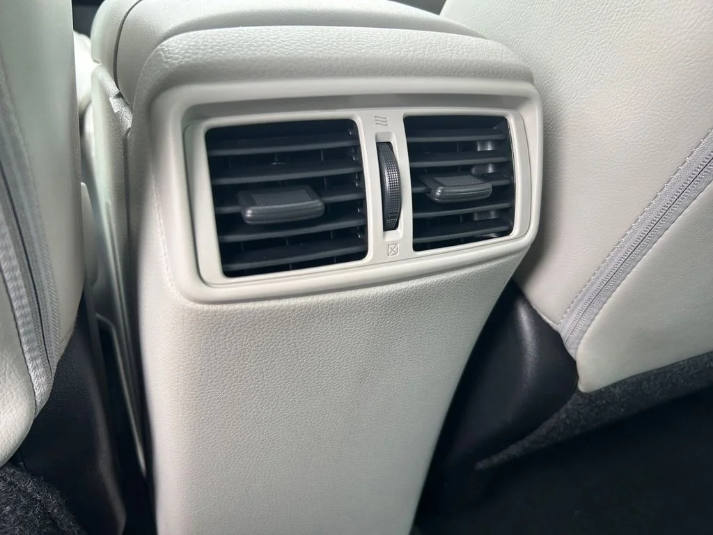 Used 2022 White Nissan SL image 33