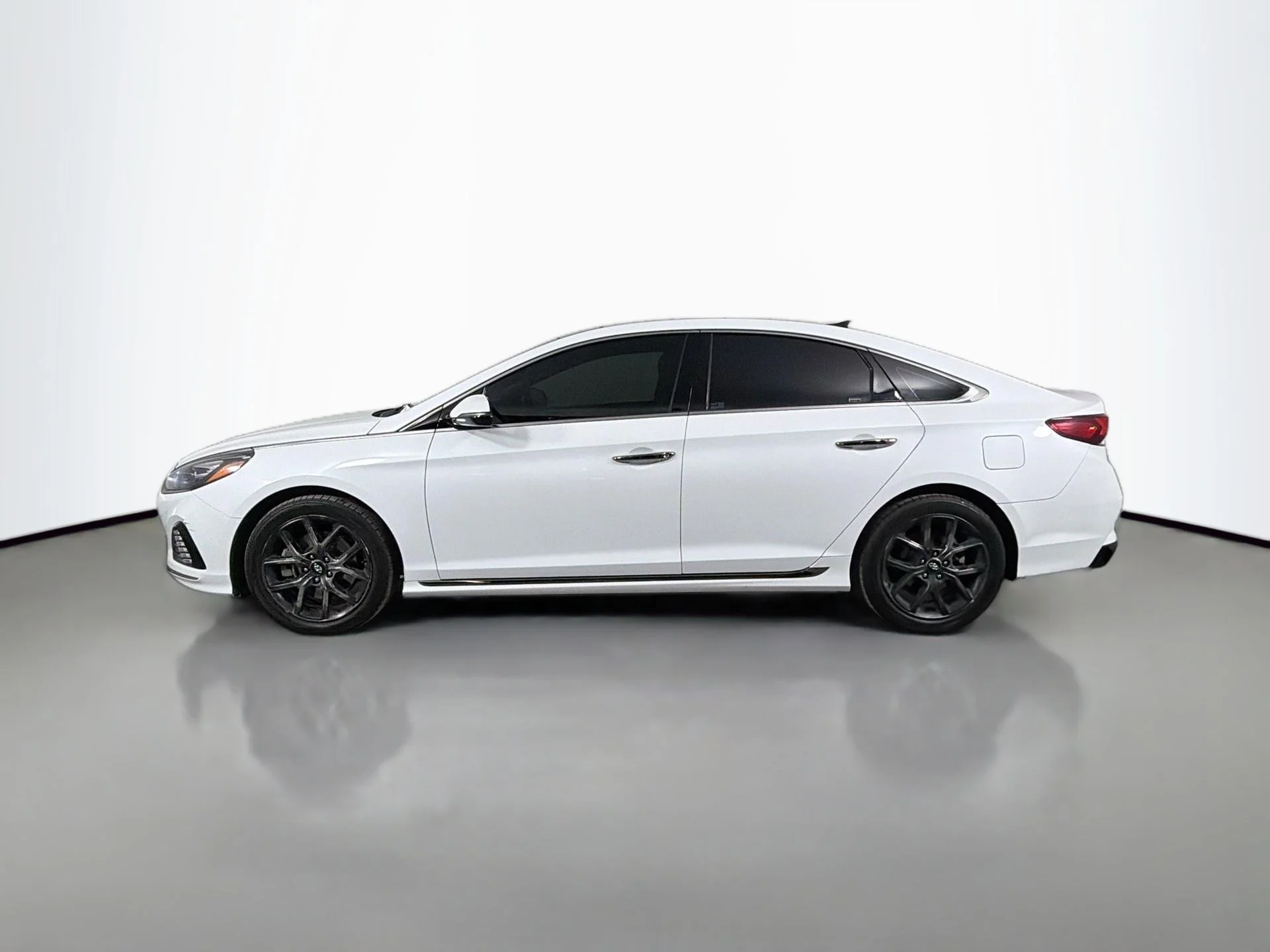 Used 2019 White Hyundai Limited image 9