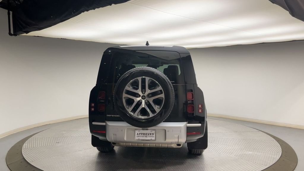 Used 2024 Santorini Black Metallic Land Rover S image 3