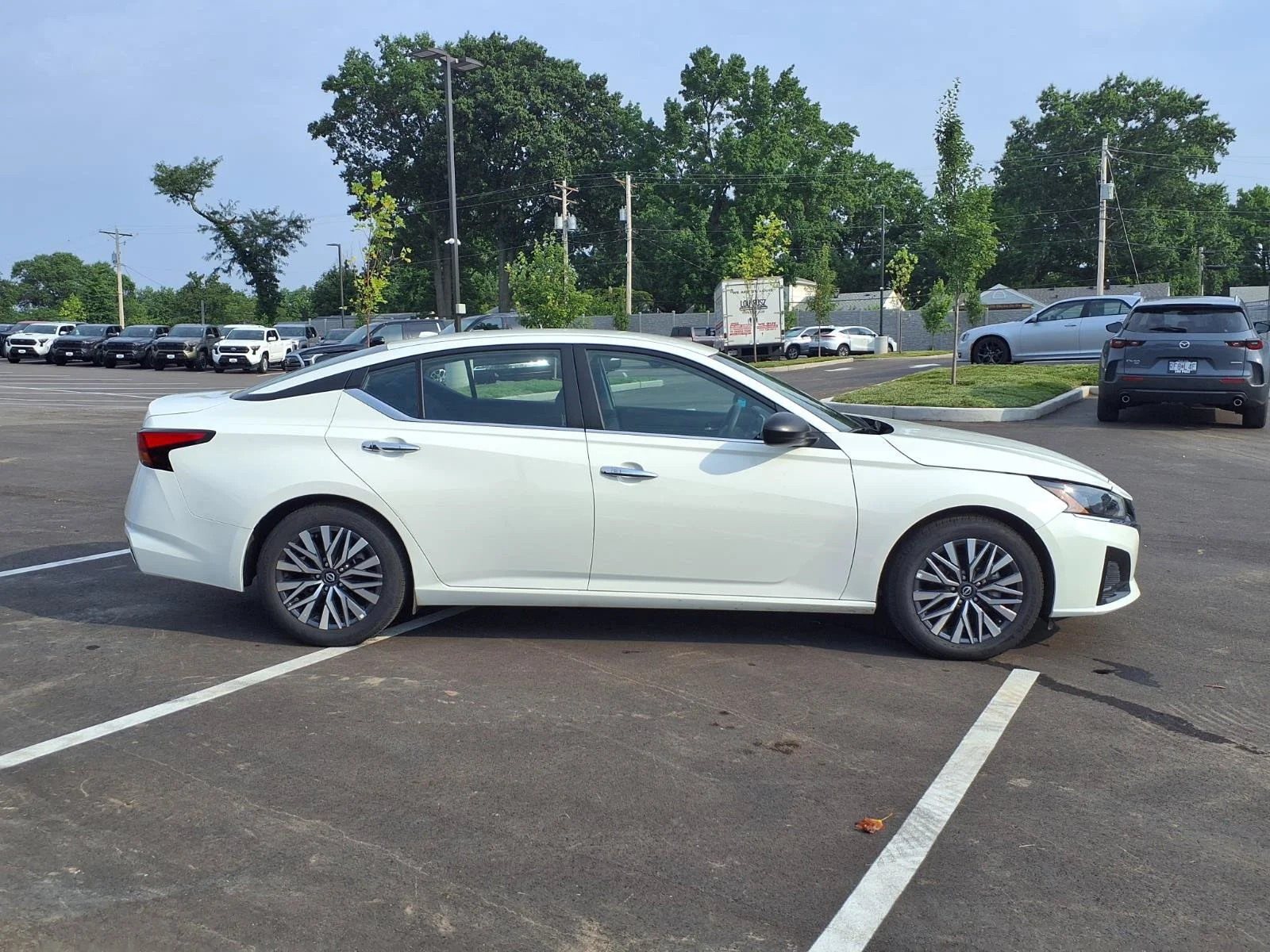 Used 2025 Glacier White Nissan SV image 2