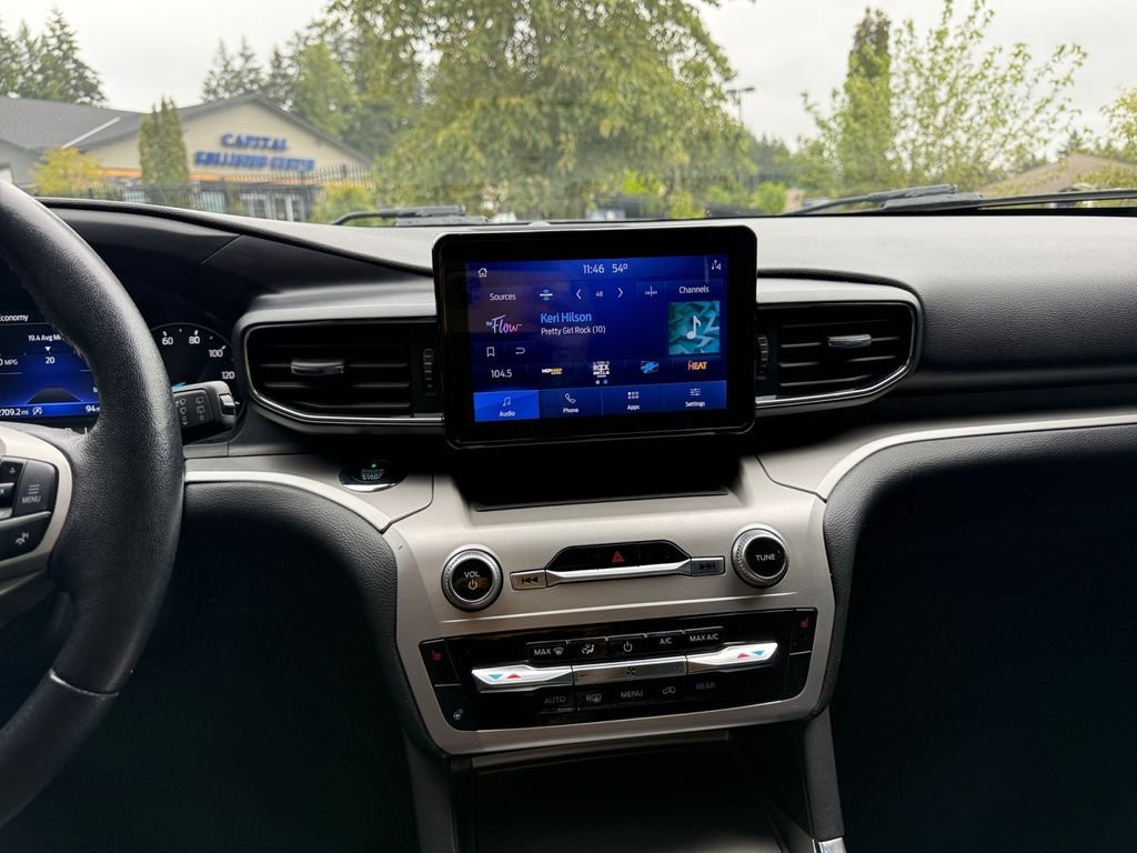 Used 2021 Blue Ford XLT image 16