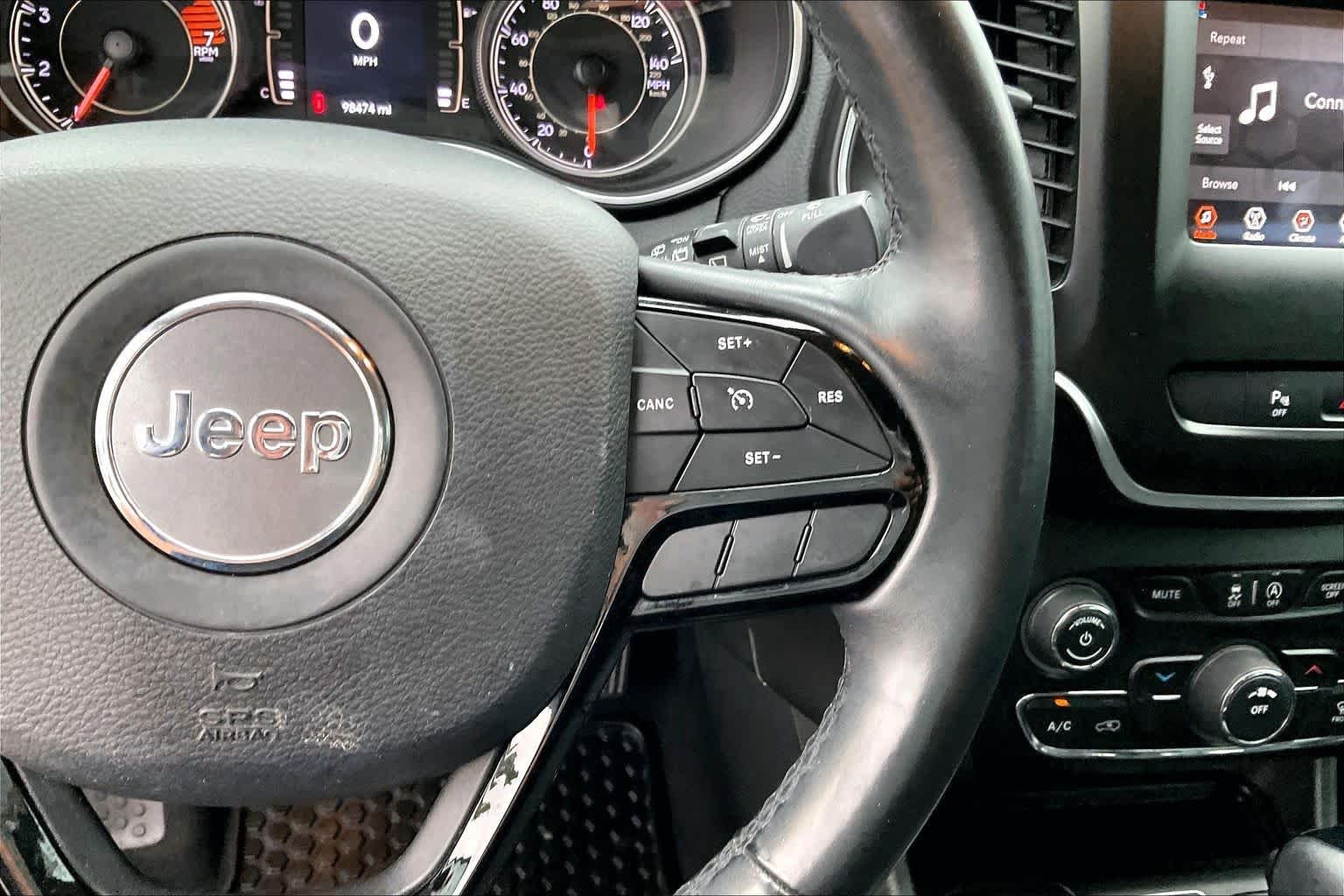 Used 2019 Granite Crystal Metallic Clearcoat Jeep Altitude image 24