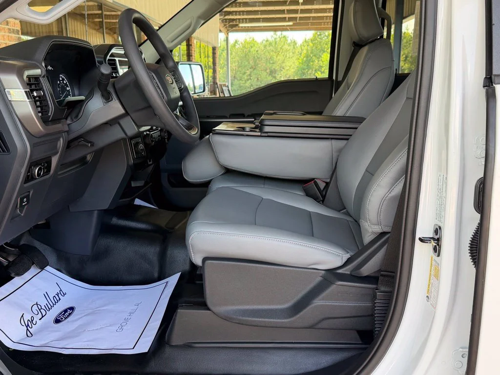 New 2026 Oxford White Ford XL image 4