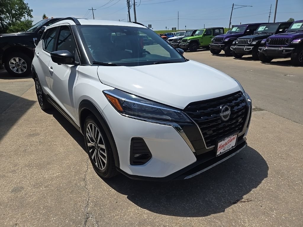 Used 2024 White Nissan SR image 16