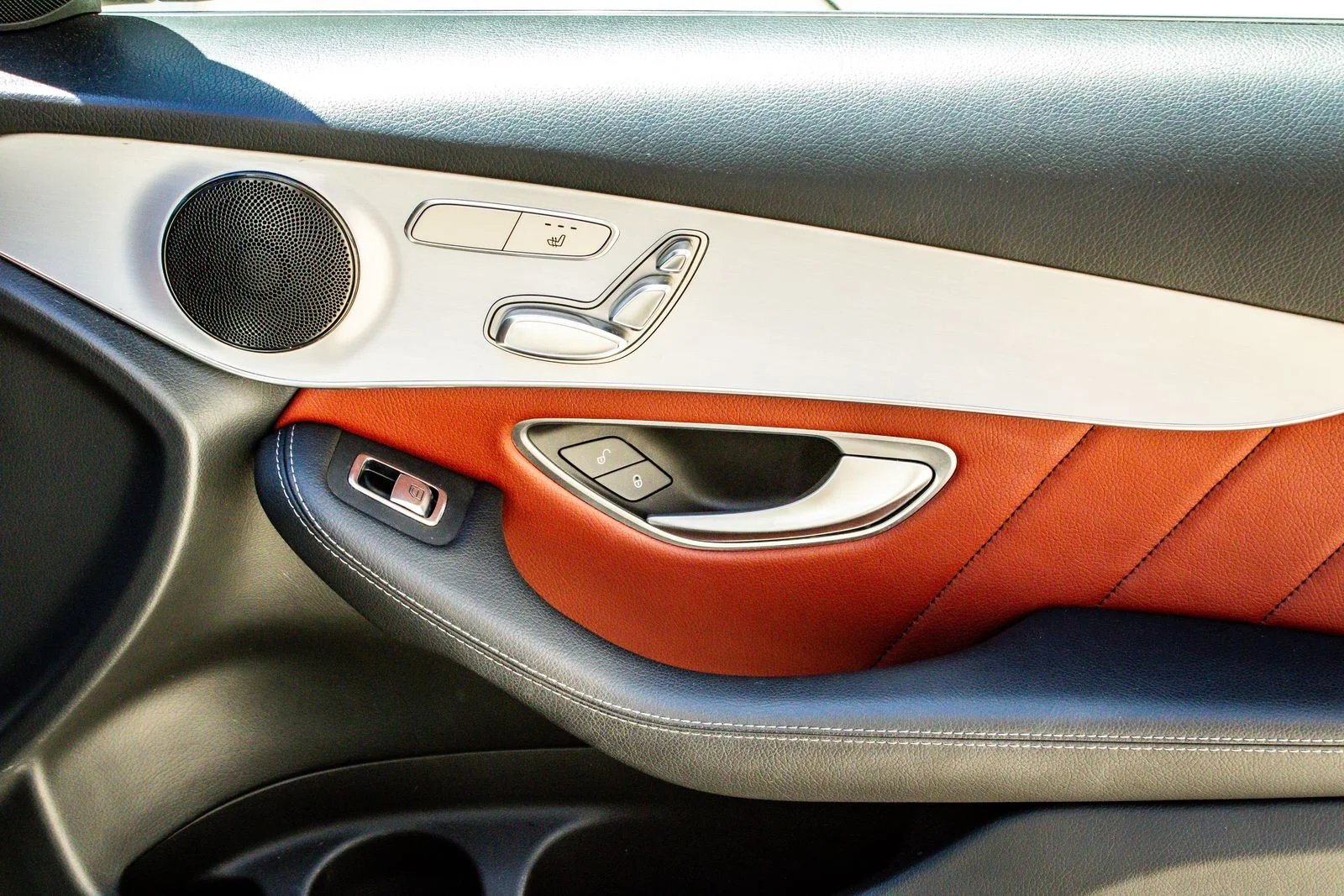 Used 2022  Mercedes-Benz GLC 300 image 25