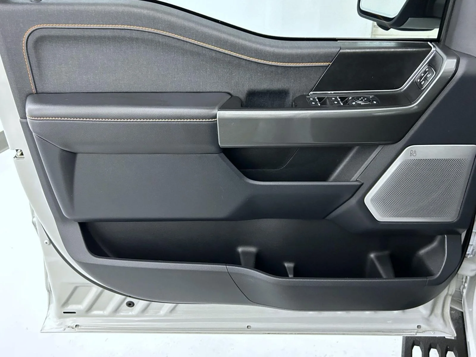 Used 2023 White Ford Tremor image 9