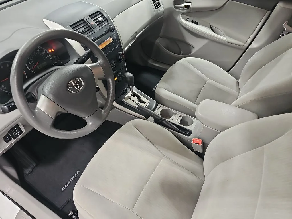 Used 2010 White Toyota LE image 17