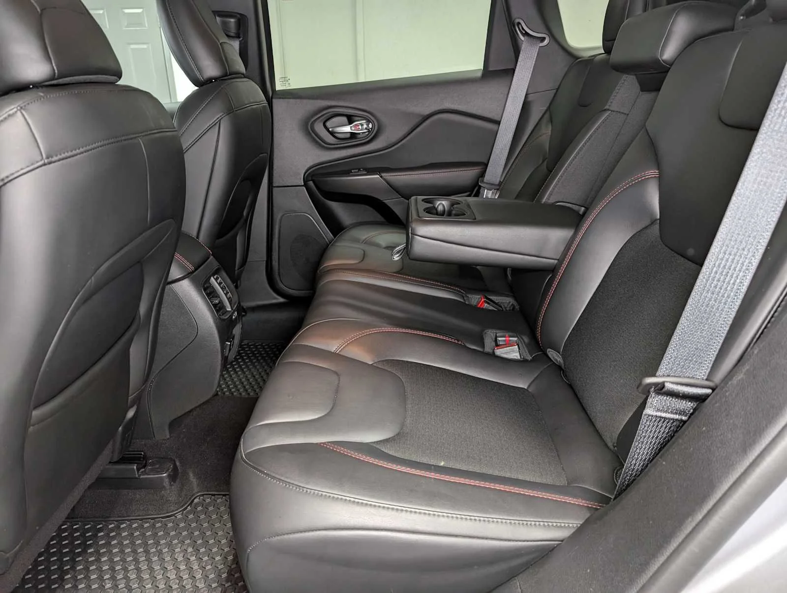 Used 2021 Billet Silver Metallic Clearcoat Jeep Trailhawk image 21