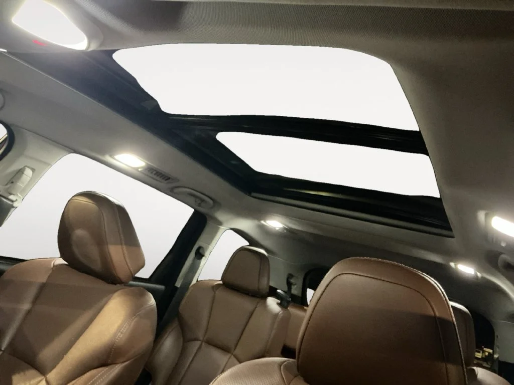 Used 2022 White Subaru Touring image 17