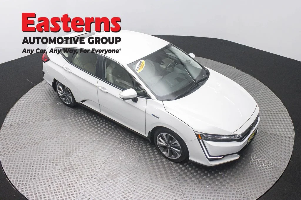 Used 2018 White Honda Touring image 3