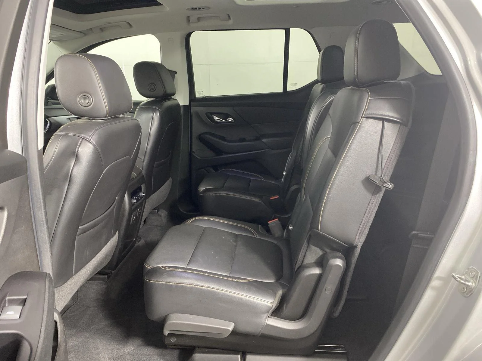 Used 2019 Silver Ice Metallic Chevrolet Premier image 26