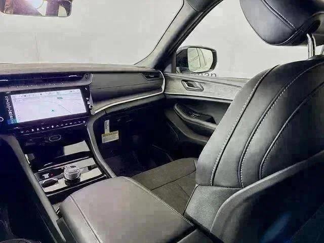 New 2026 Bright White Clear-Coat Exterior Paint Jeep Laredo image 23