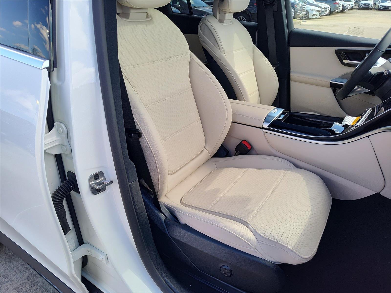 New 2026 Polar White Mercedes-Benz GLC 300 image 12