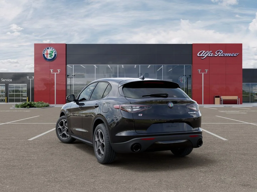 New 2026 Vulcano Black Metallic Exterior Paint Alfa Romeo Base image 3