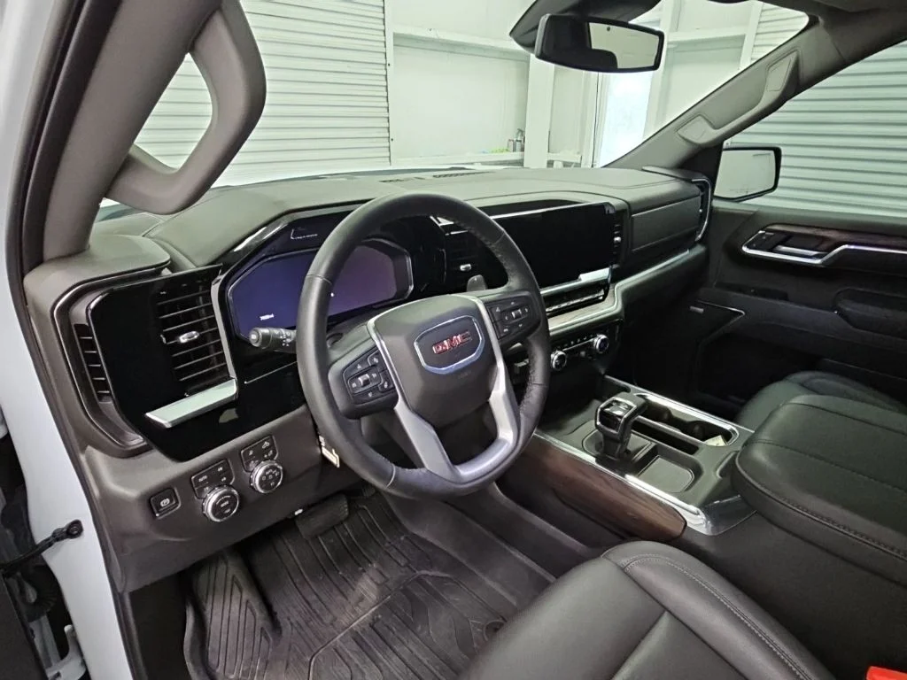 2026 GMC Sierra 1500 SLT - Photo 11