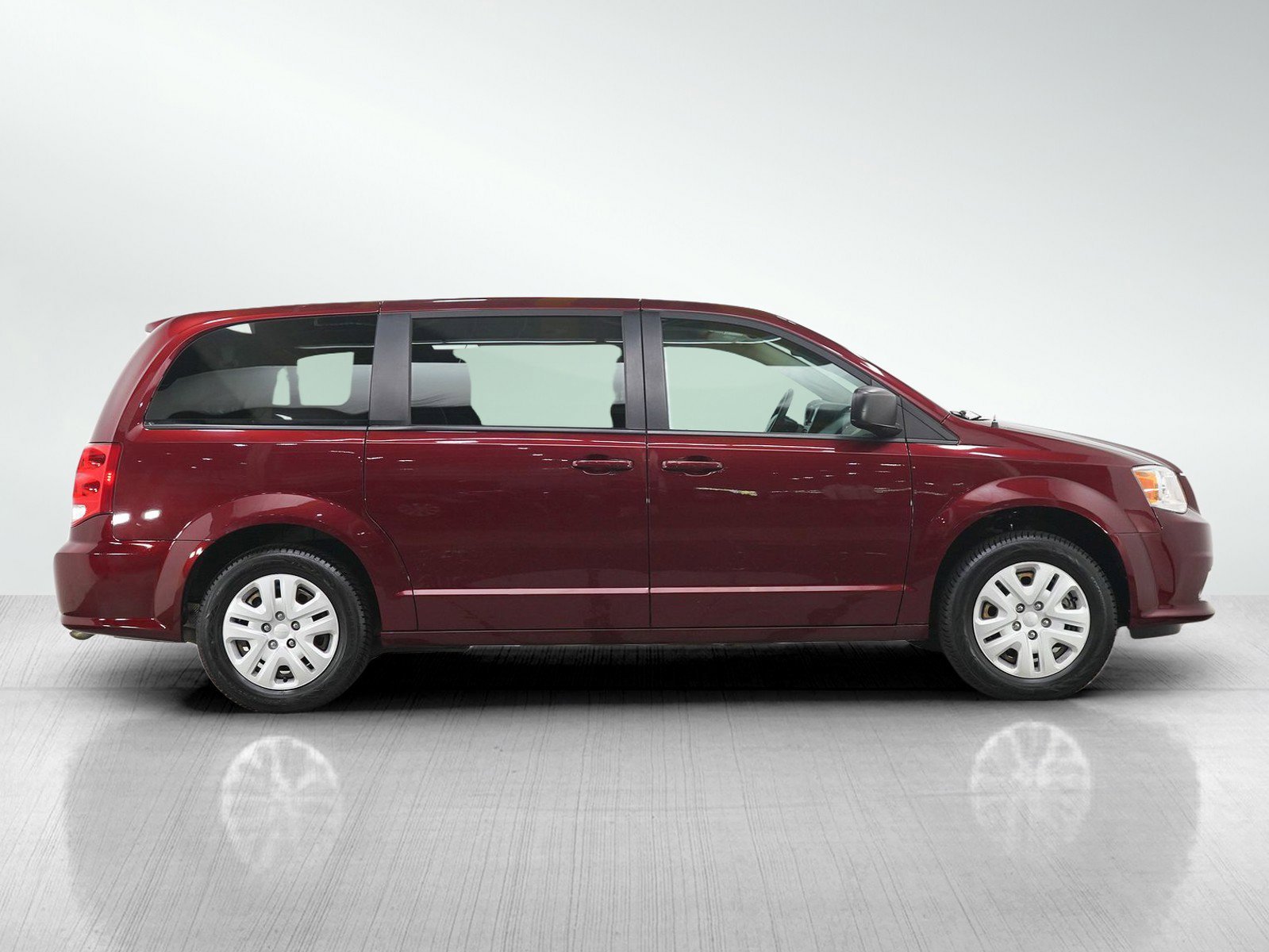 Used 2018 Octane Red Pearlcoat Dodge SE Wagon image 6