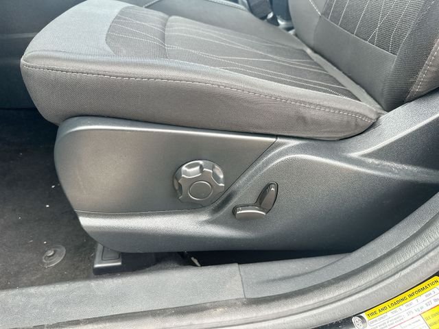 Used 2019 Black Ford SE image 37