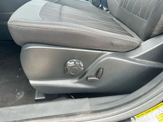 Used 2019 Black Ford SE image 37