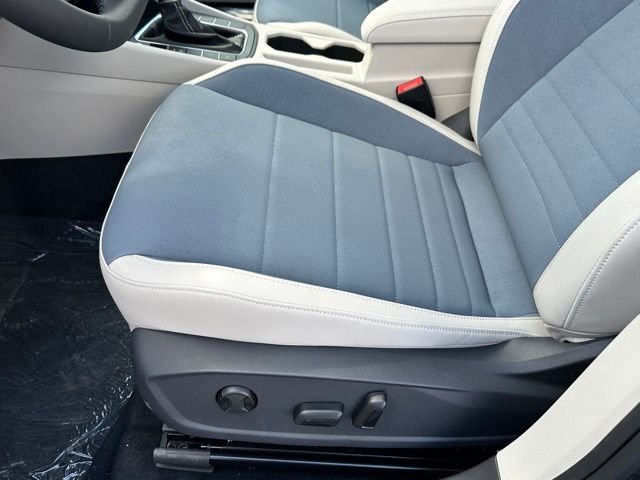 New 2026 Deep Black Pearl Volkswagen 1.5T SE image 24