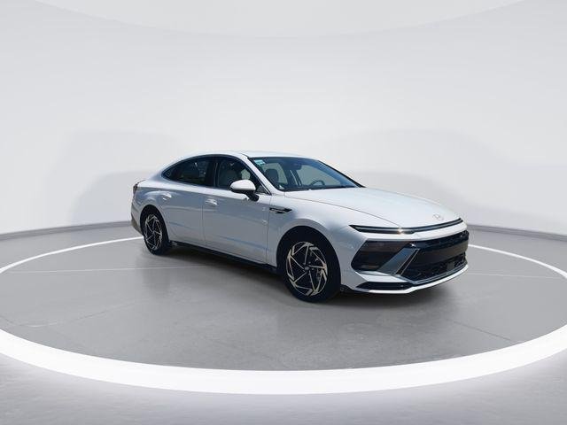 New 2026 White Hyundai SEL Sport image 2