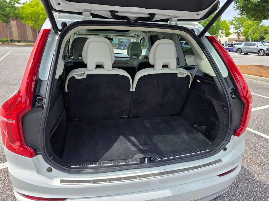 Used 2020 White Volvo T5 Momentum 7 Passenger image 35
