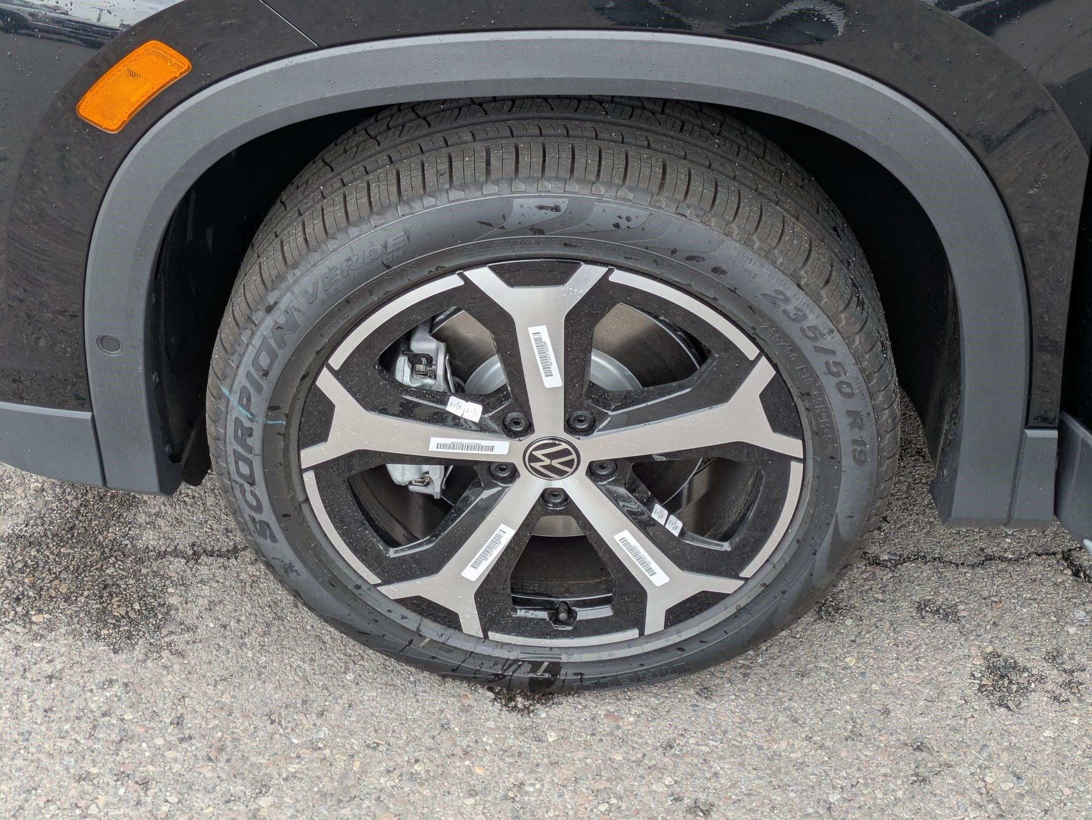 New 2026 Deep Black Pearl Volkswagen SE image 15