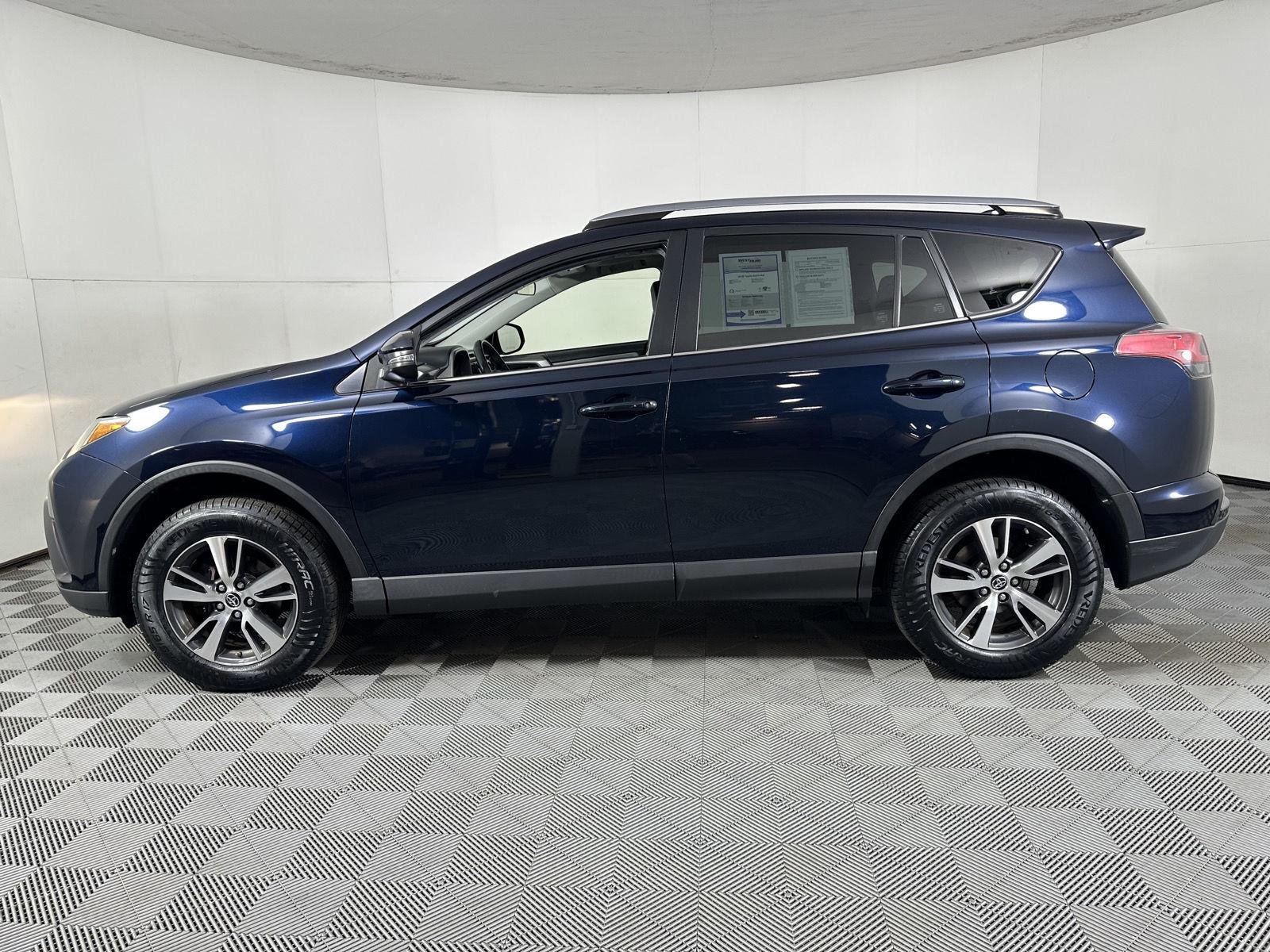 Used 2018 Galactic Aqua Mica Toyota XLE image 8