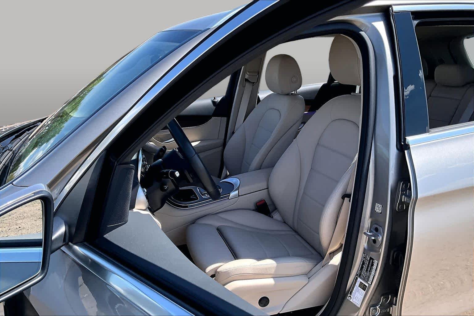 Used 2022 Mojave Silver Metallic Mercedes-Benz GLC 300 image 6