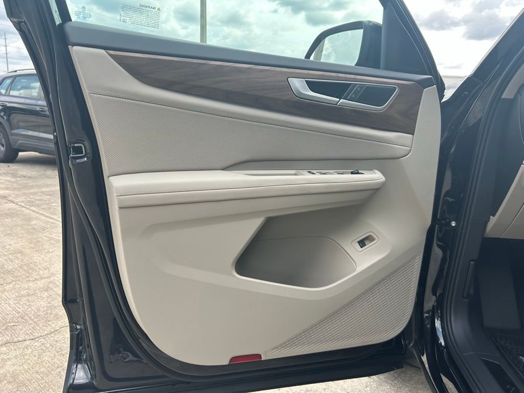 New 2026 Black Volkswagen SE w/Technology image 48