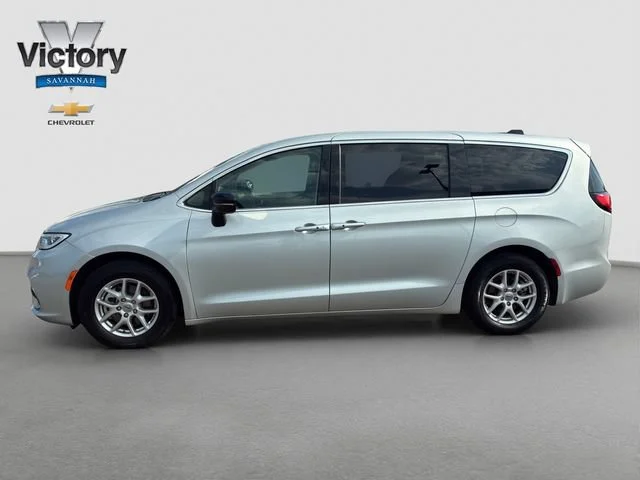 Used 2024 Silver Mist Chrysler Touring L image 4