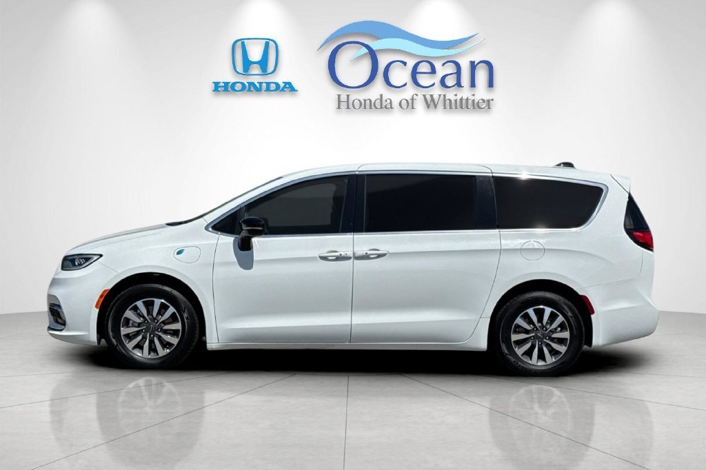 Used 2024 Bright White Clearcoat Chrysler Select image 7