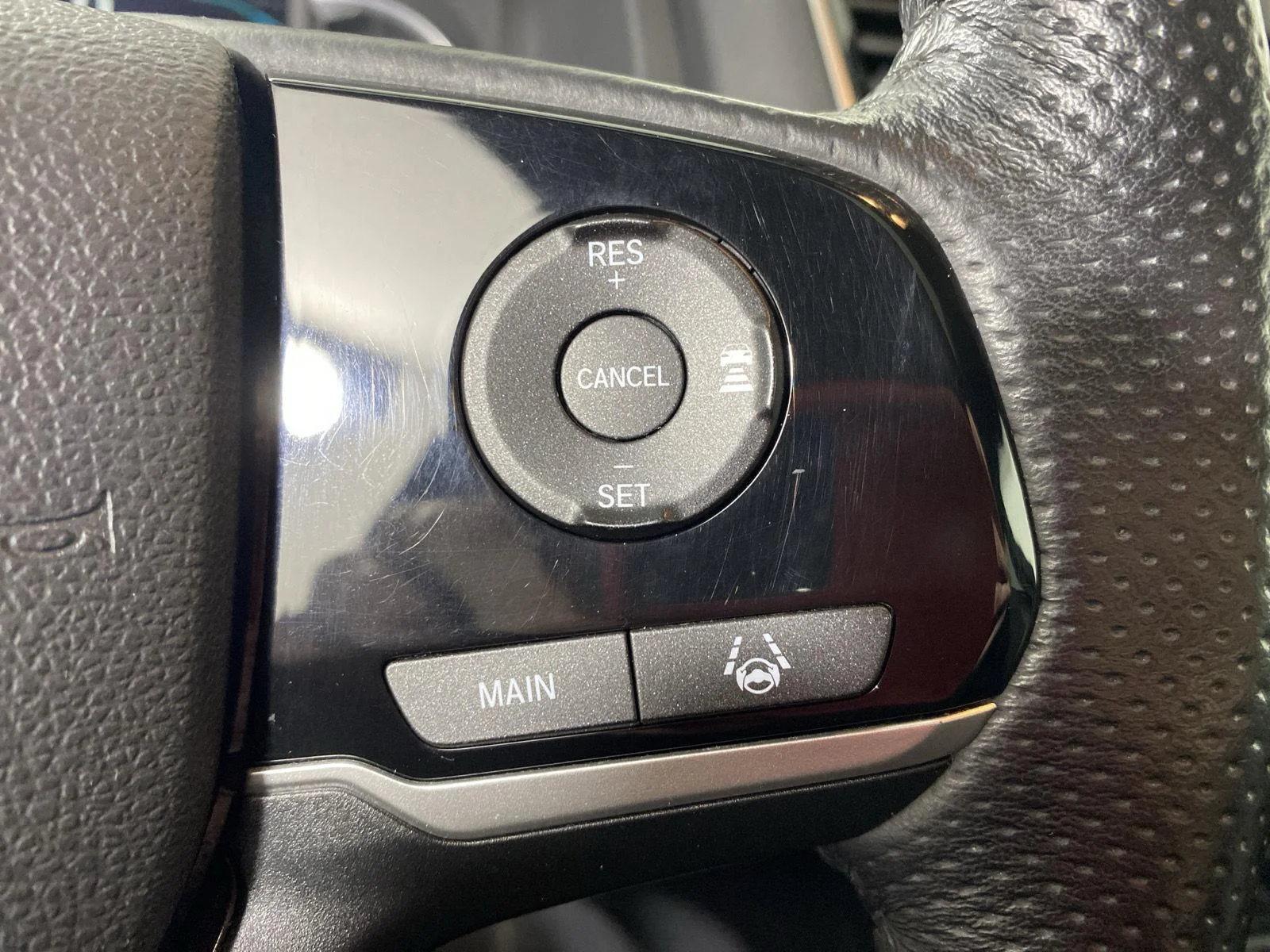 Used 2019 White Diamond Pearl Honda Touring image 17