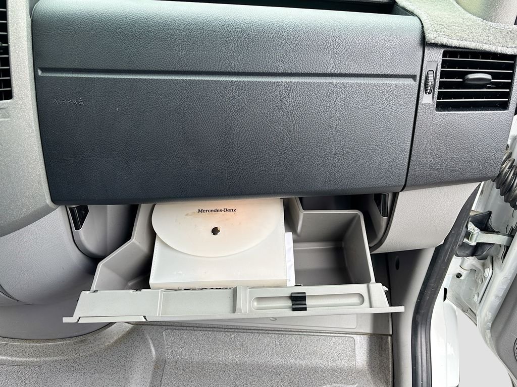 Used 2016 White Mercedes-Benz Base image 18