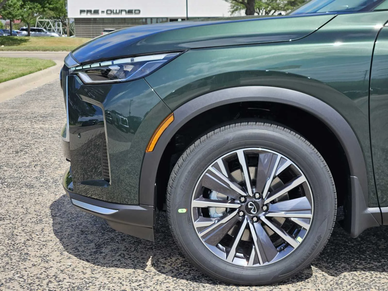 New 2027 DEEP EMERALD INFINITI LUXE image 5